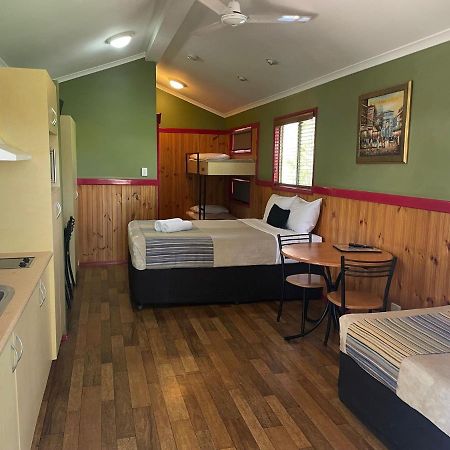 Hotel Big4 Aussie Outback Oasis Holiday Park Charters Towers Exterior foto